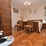 Lucija アパート Žminj